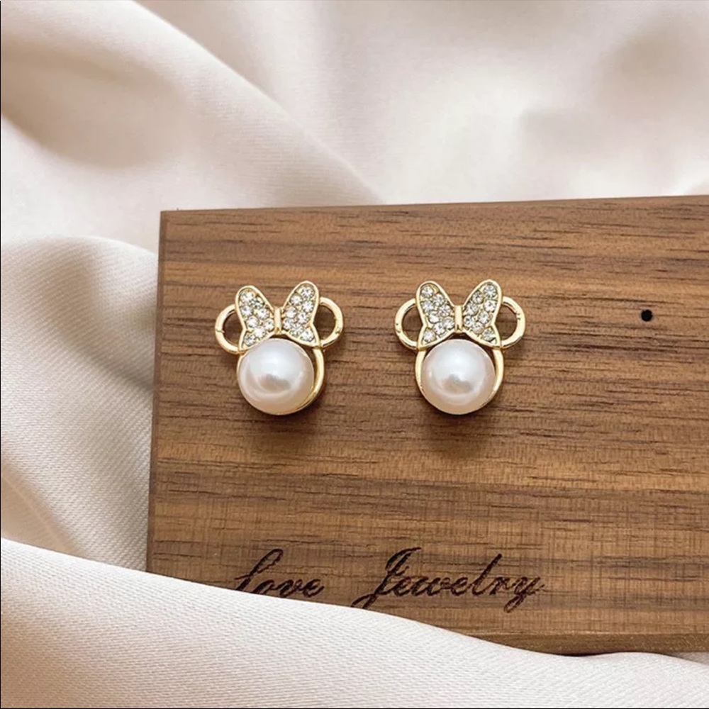 MINNIE PEARL Crystal STUD  Earrings With Gift Bag